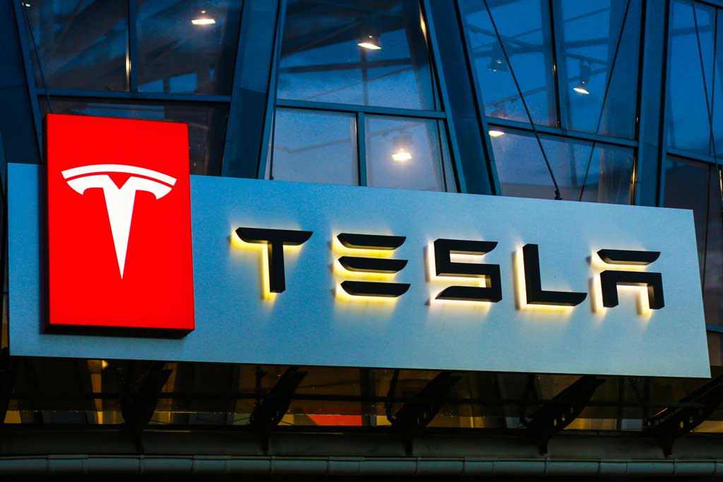 ​После второго дробления акции Tesla начали дешеветь