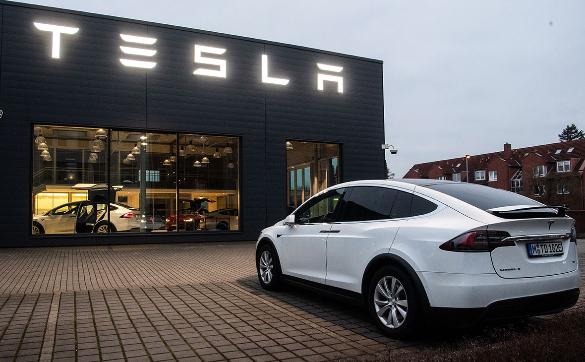 Tesla предлагает свои автомобили со скидкой
