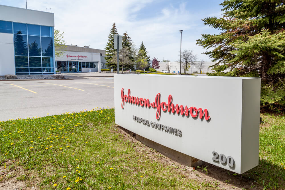 Эксперты улучшили рекомендацию по акциям Johnson & Johnson