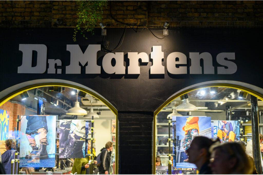 Слабый прогноз обрушил котировки Dr. Martens