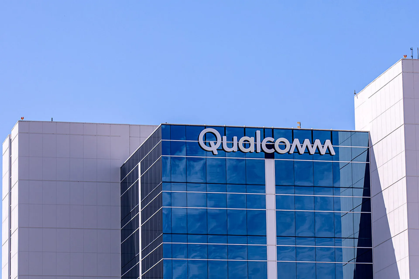 Qualcomm публикует положительные прогнозы, но учитывает торговые ограничения