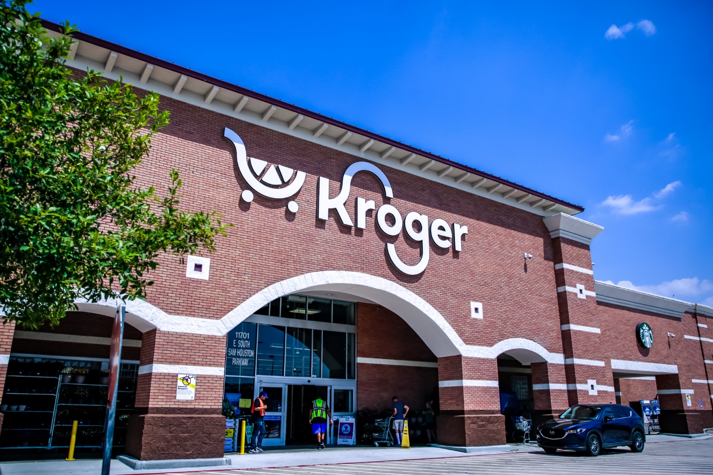 В центре внимания рост цен на продукты. США против сделки Kroger